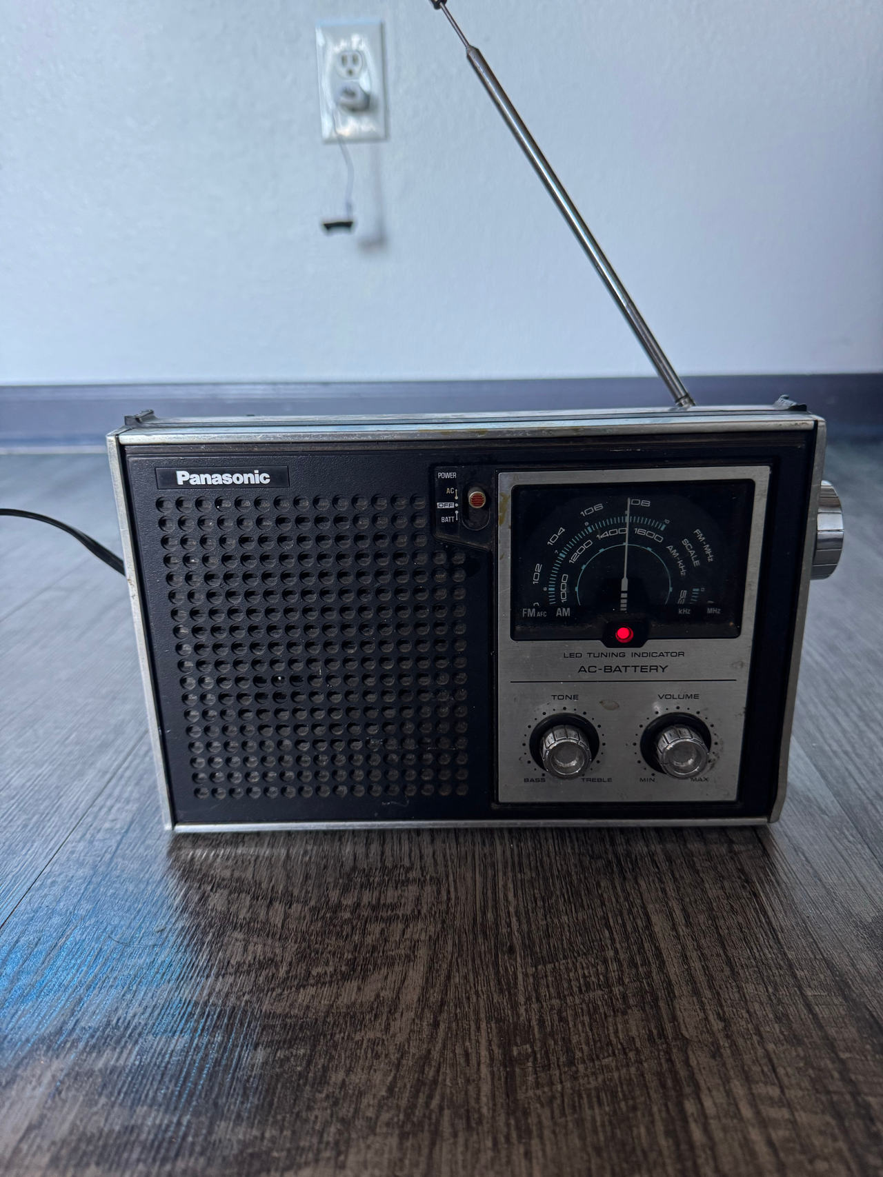 Panasonic RF-1108 AM/FM Portable Radio
