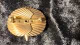 Vintage Art Deco Gold Tone Shell Brooch with Faux Pearl - Image 4