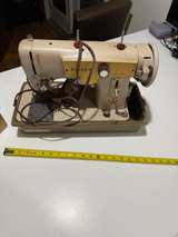 Singer Fashion Mate 237 Sewing Machine - Image 3