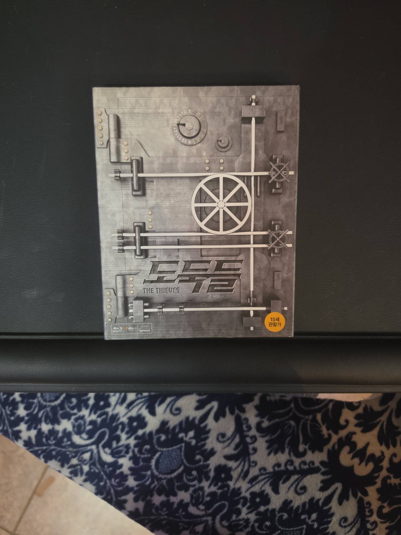 The Thieves Blu-ray Steelbook (KimchiDVD Exclusive)