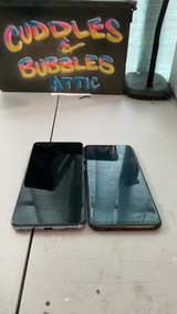 Cell phone lot of 2 phones one is a one touch 9 both power on. - Image 2
