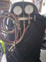 Yellow Jacket Series 41 Manifold Gauge Set - Image 2