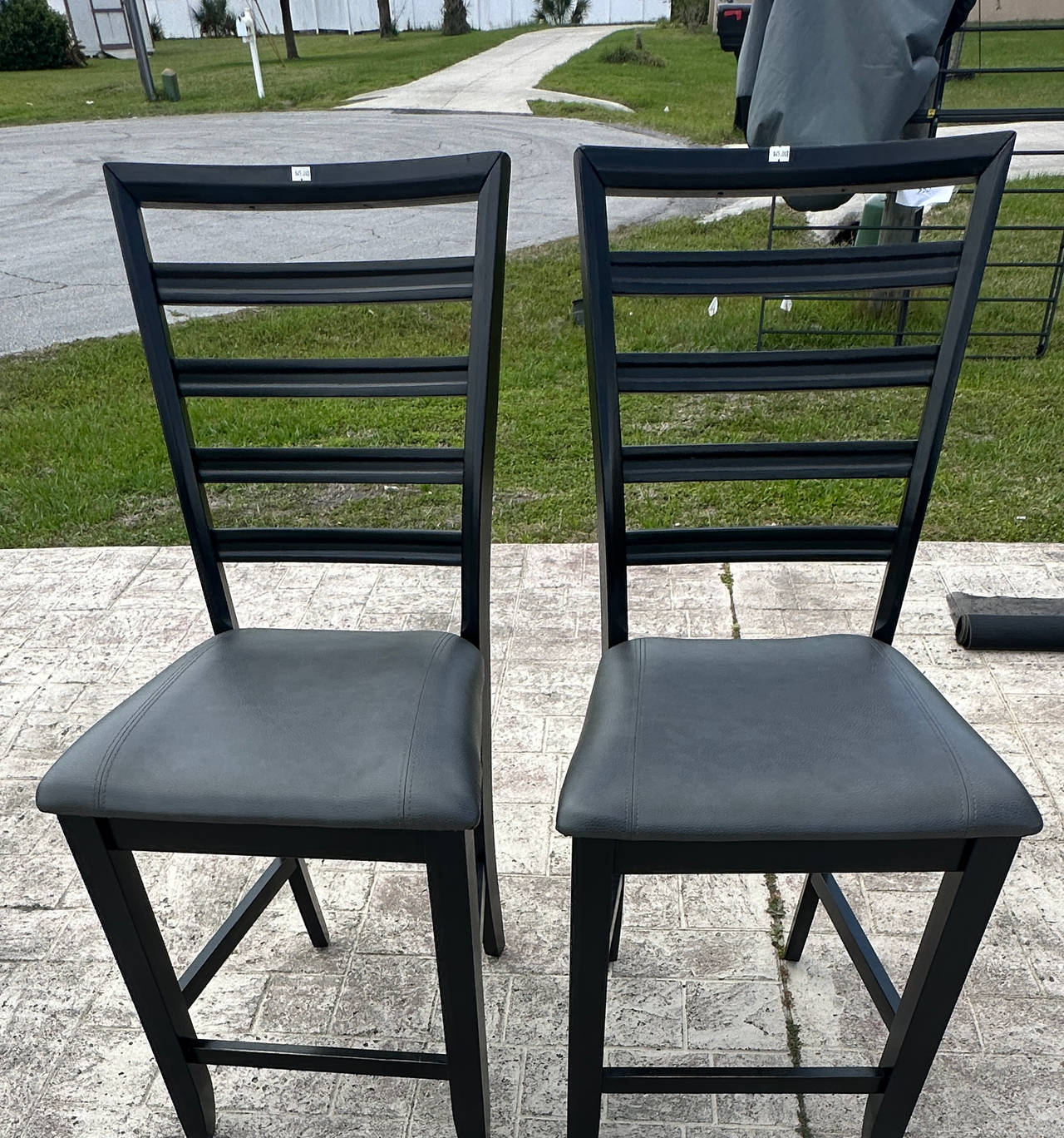 Ashley Furniture Kimonte Counter Height Bar Stools