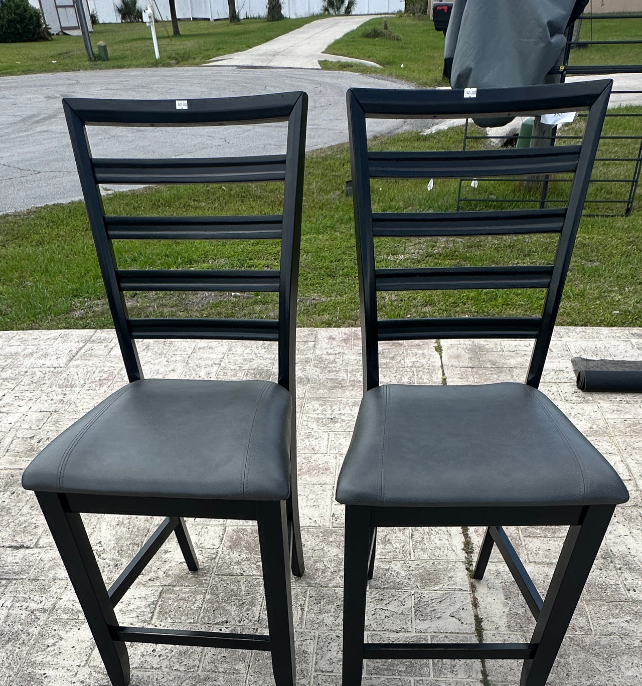 Ashley Furniture Kimonte Counter Height Bar Stools