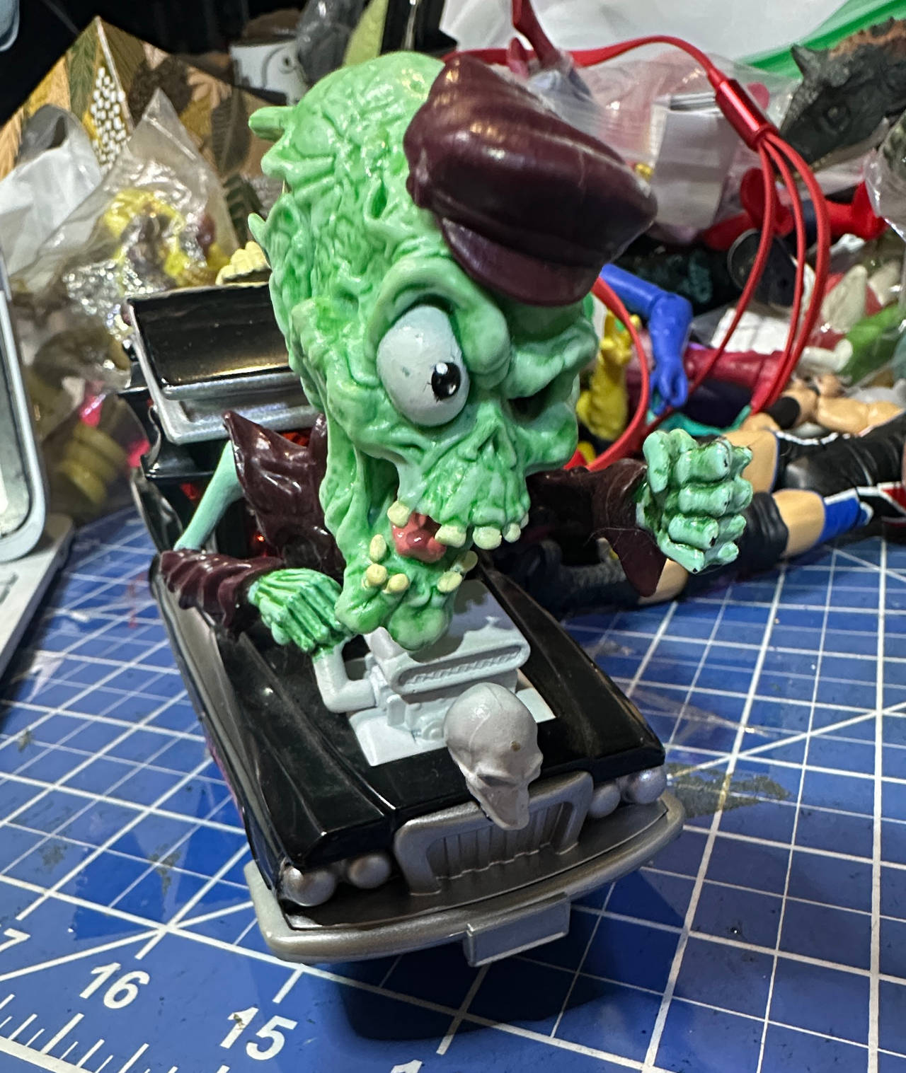 Creata Monster 500 ZOOM ZOMBIE action figure vehicle