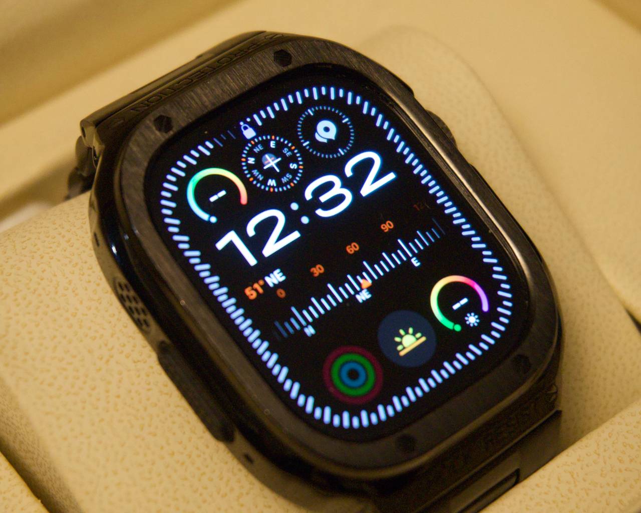 Apple Watch Ultra (49 mm Titanium) – Excellent Condition, LTE