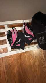 Serfas Women's Cycling Shorts
Gloves come with them 
Both worn once - Image 5