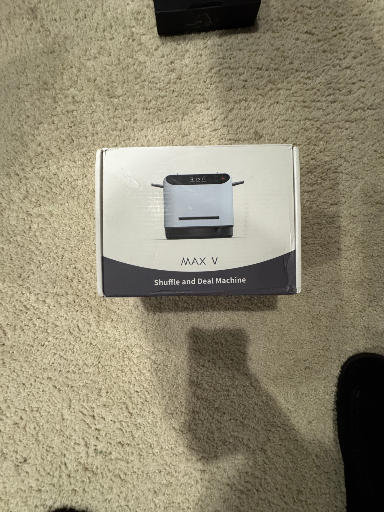 MAX V Shuffle and Deal Machine