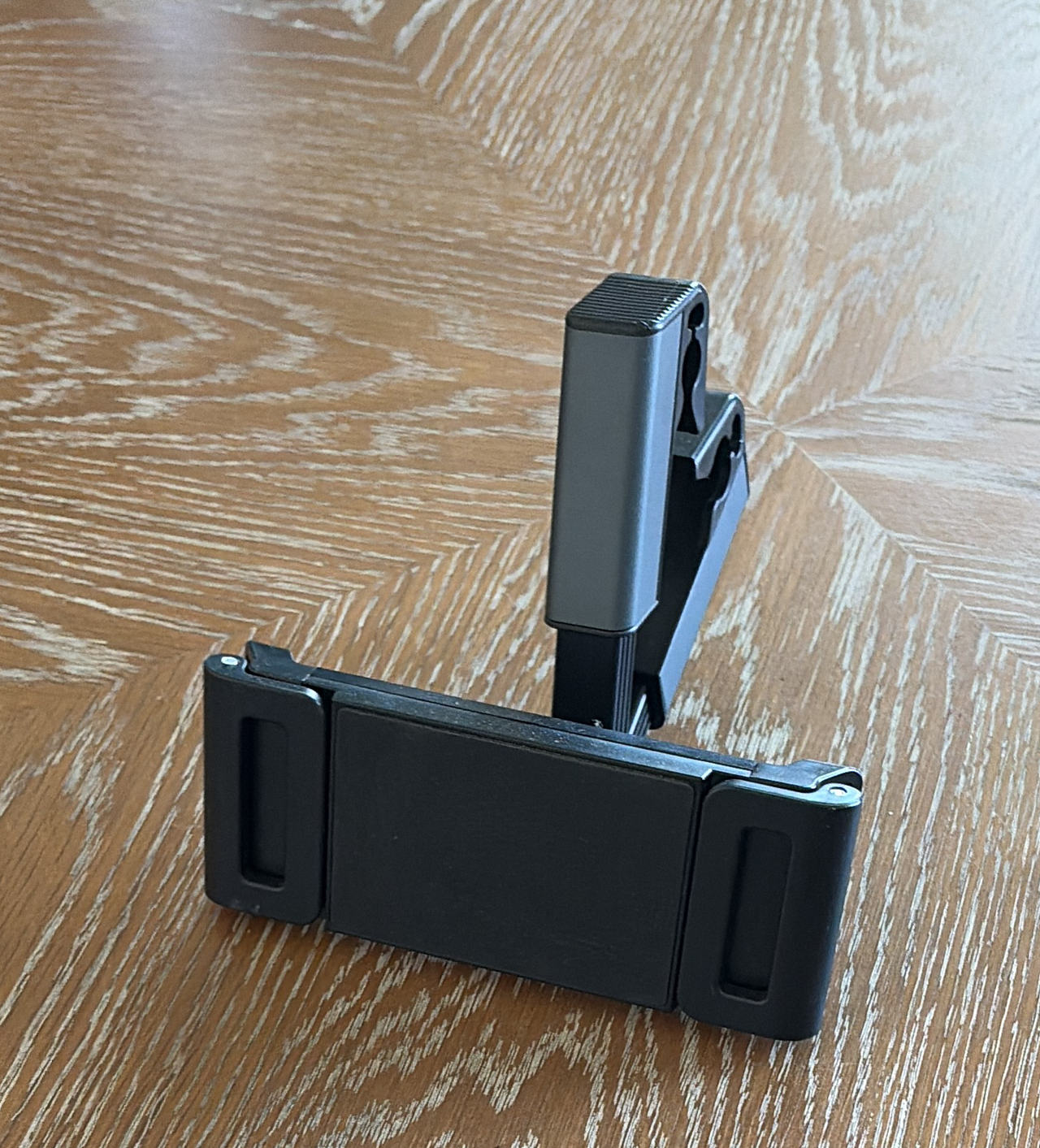 Perilogics Universal Airplane Phone Mount