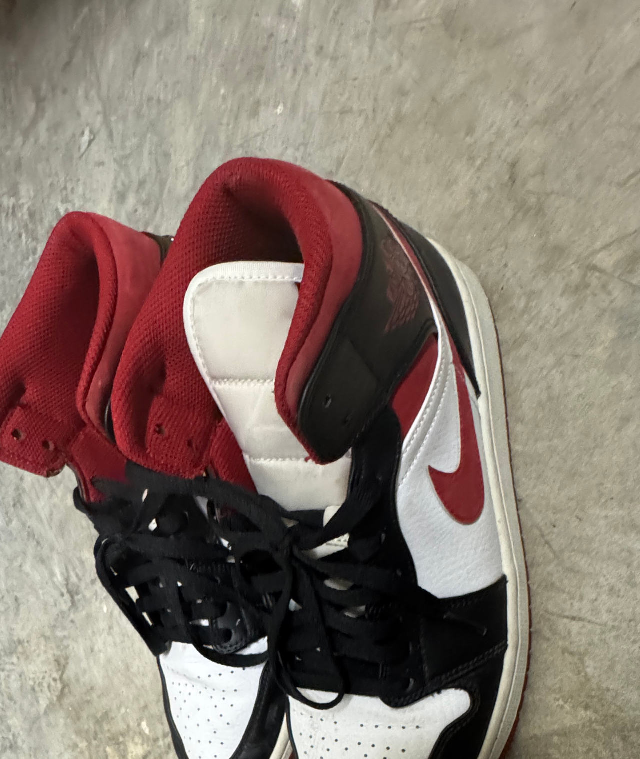 Air Jordan 1 Mid Gym Red. Size 9.5