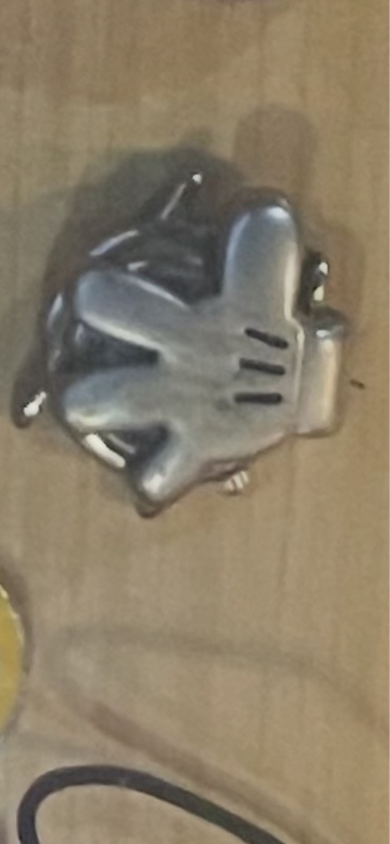 Disney Mickey Mouse Right Hand Heart Shape Pin
