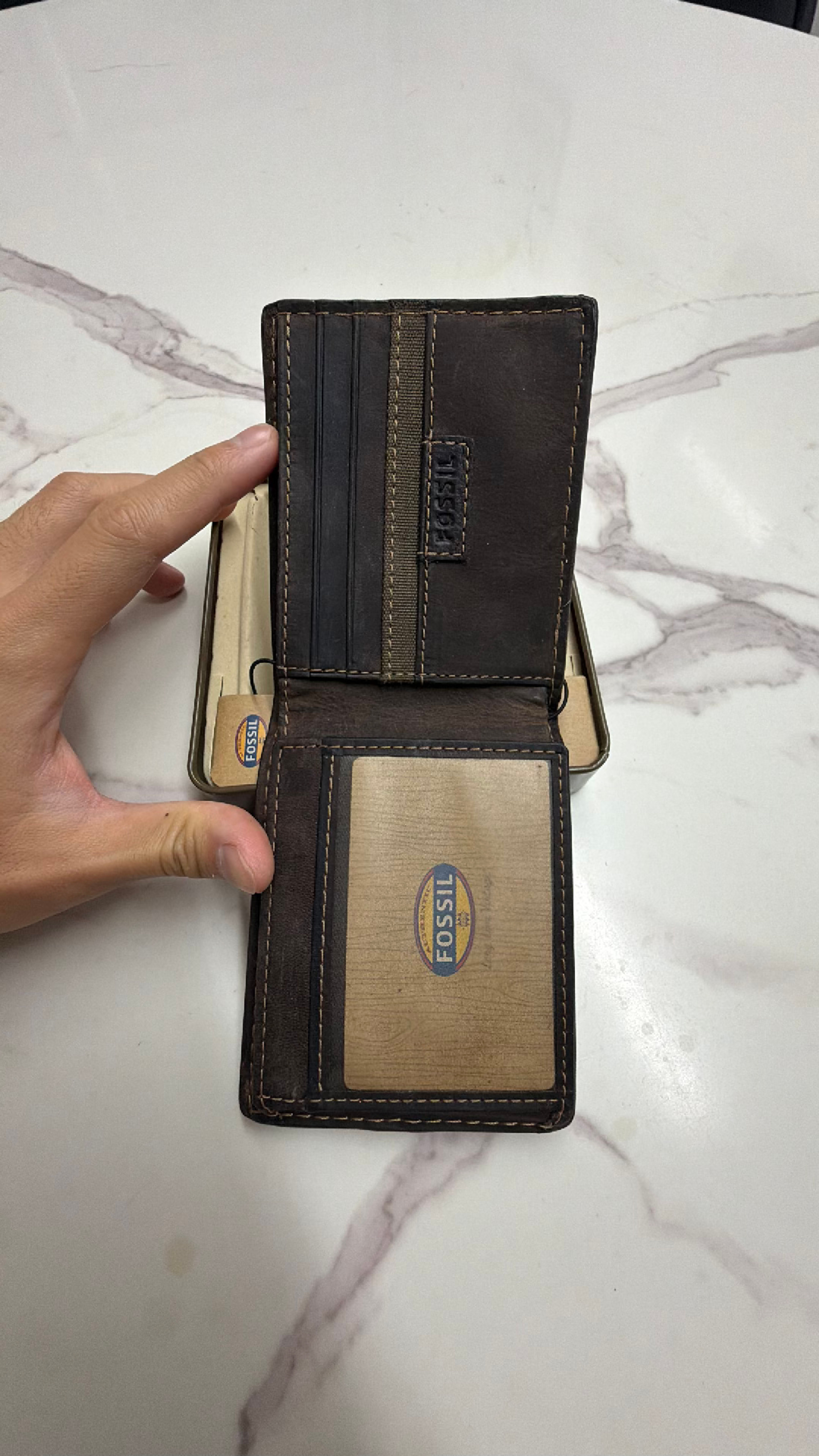 Fossil Derrick Brown 2-in-1 Wallet - Image 2