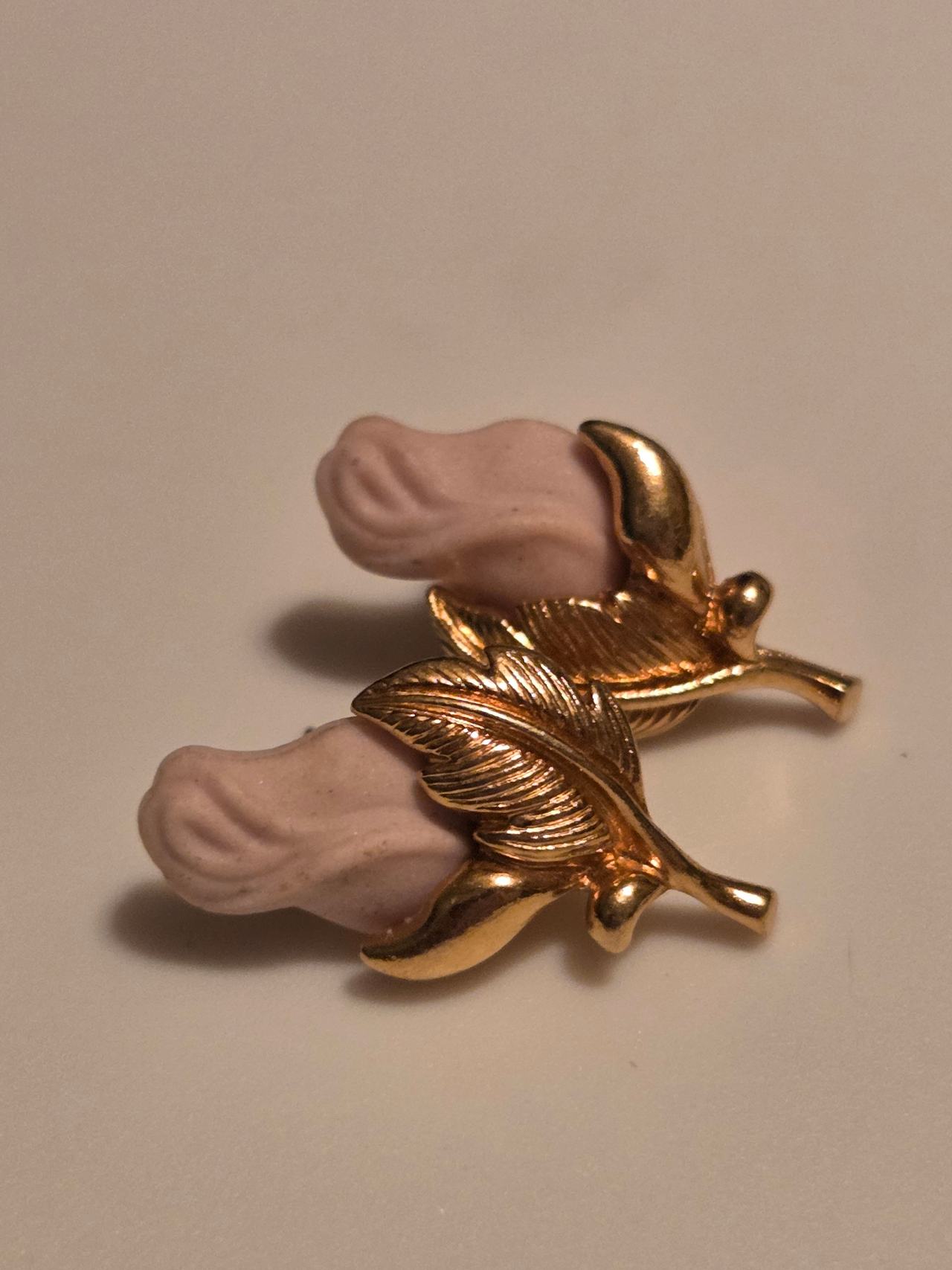 Avon Vintage Rosebud  Earrings
