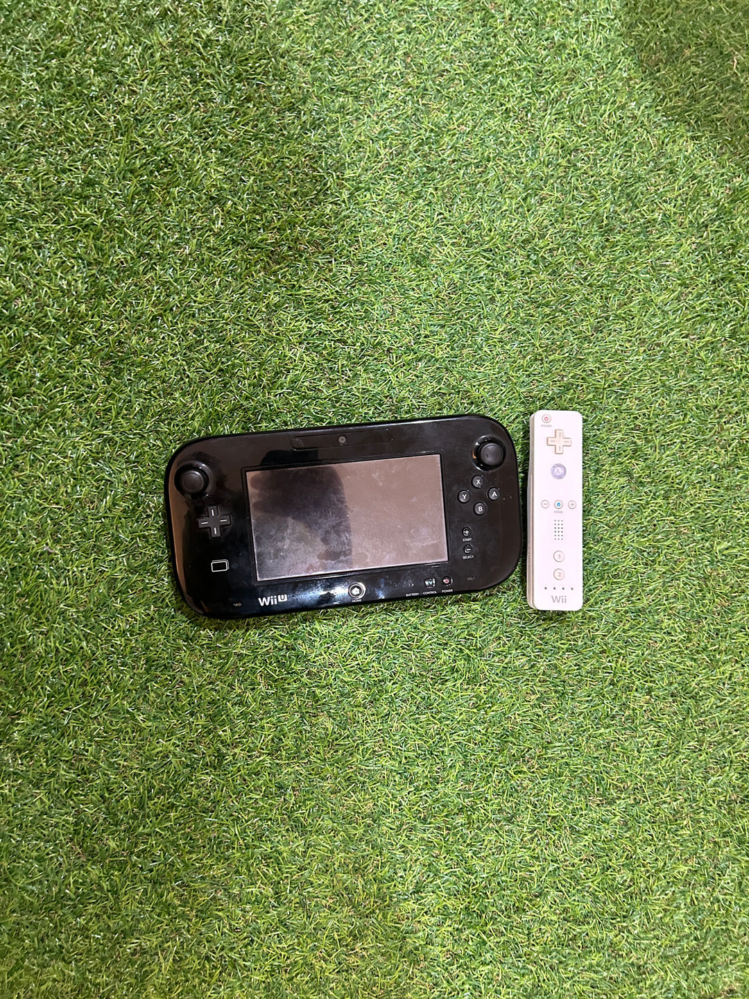 Nintendo Wii U GamePad and Wii Remote