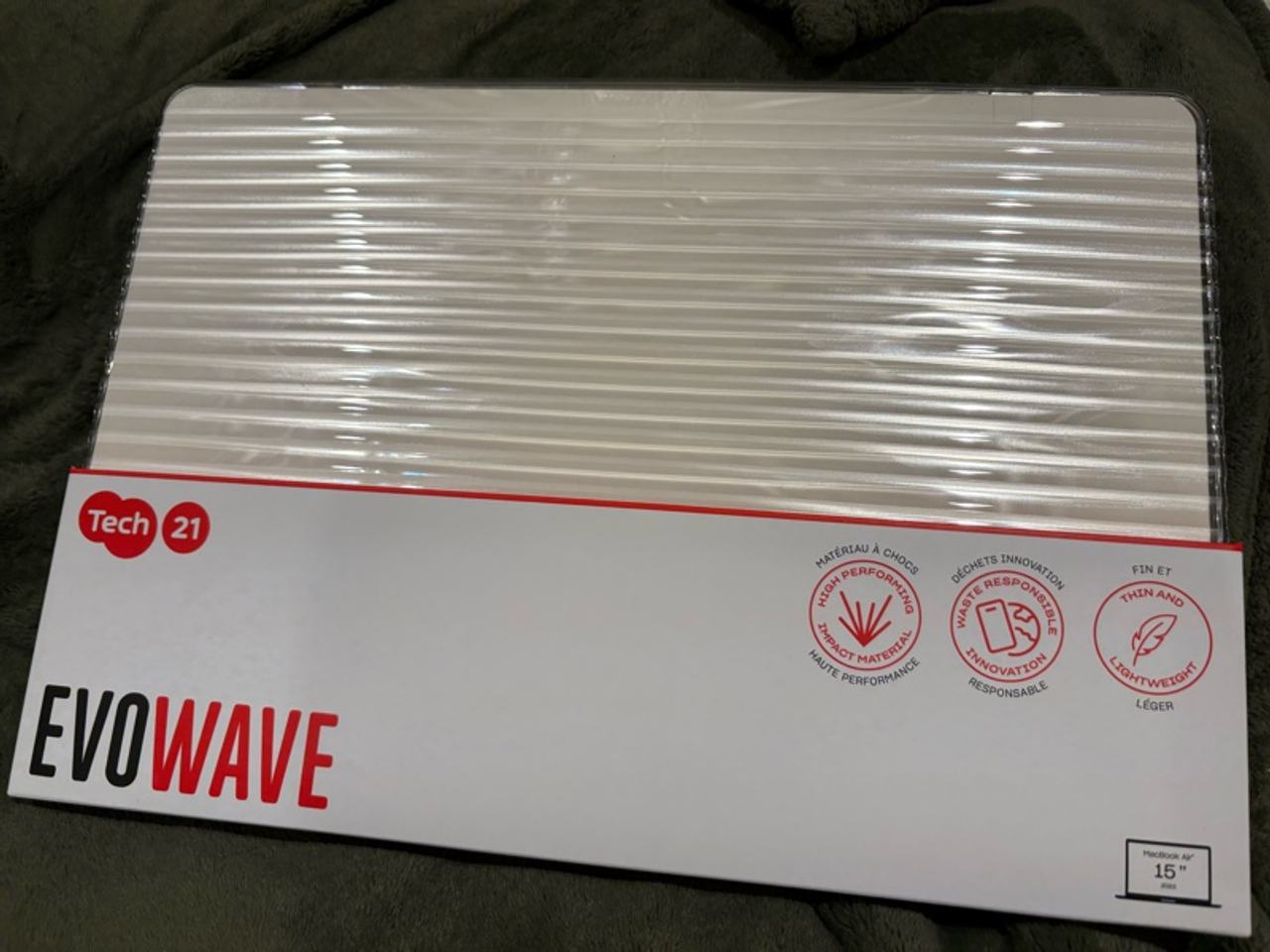 Tech21 Evo Wave Clear Case for MacBook Pro 16-inch
