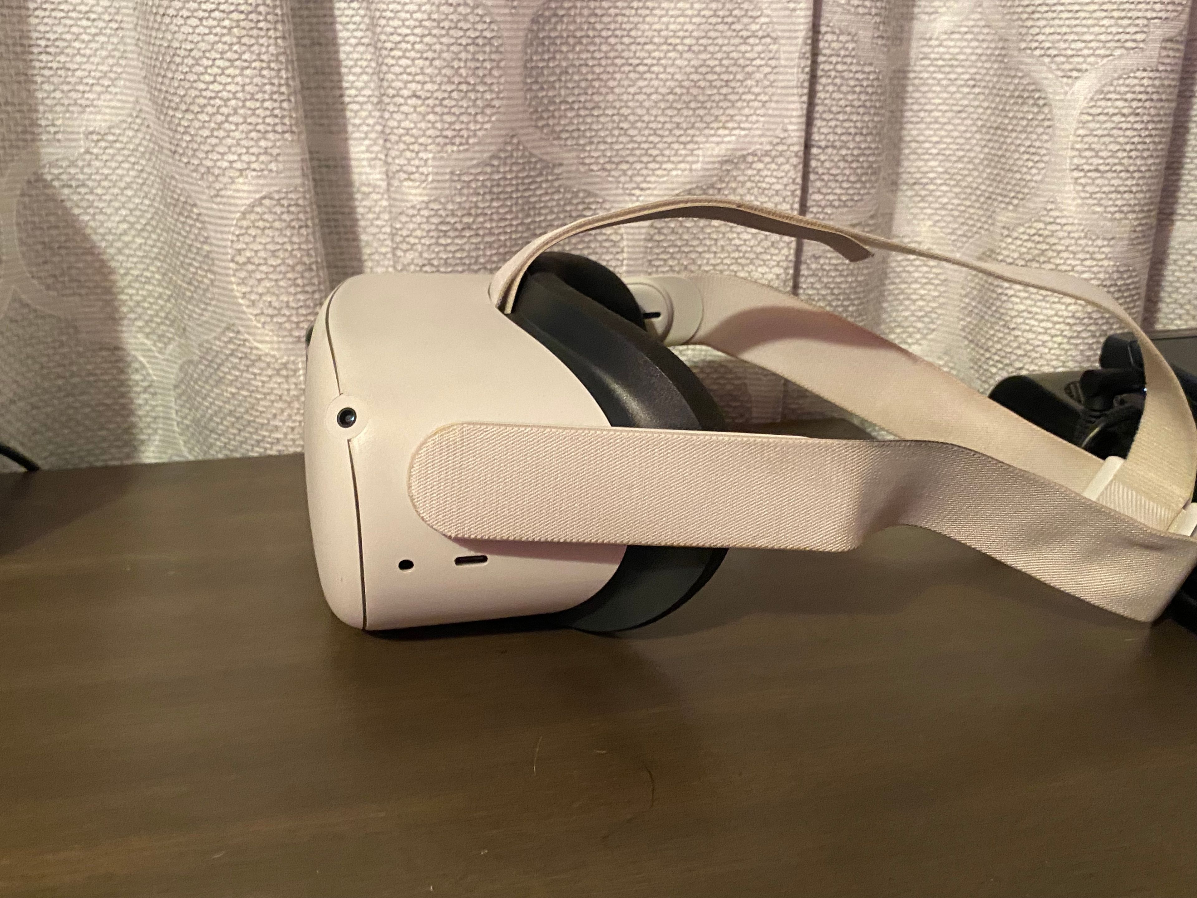 Meta Quest 2 VR Headset White - Image 2