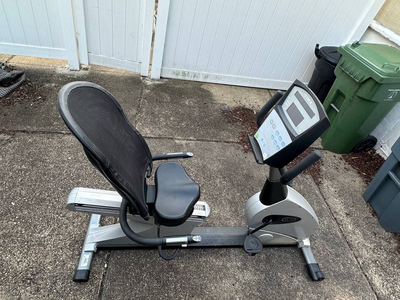 Life Fitness Recumbent Bike