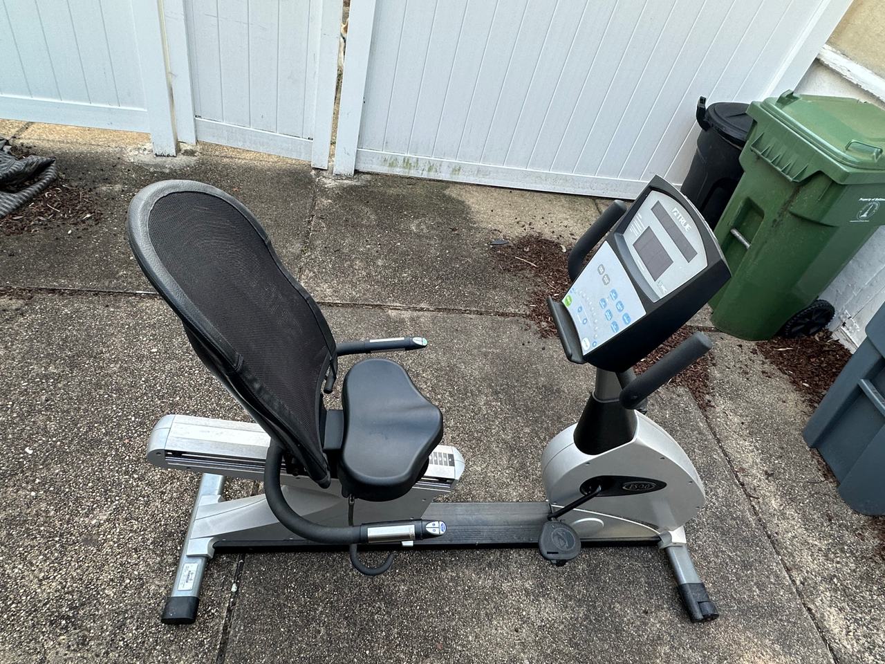 Life Fitness Recumbent Bike