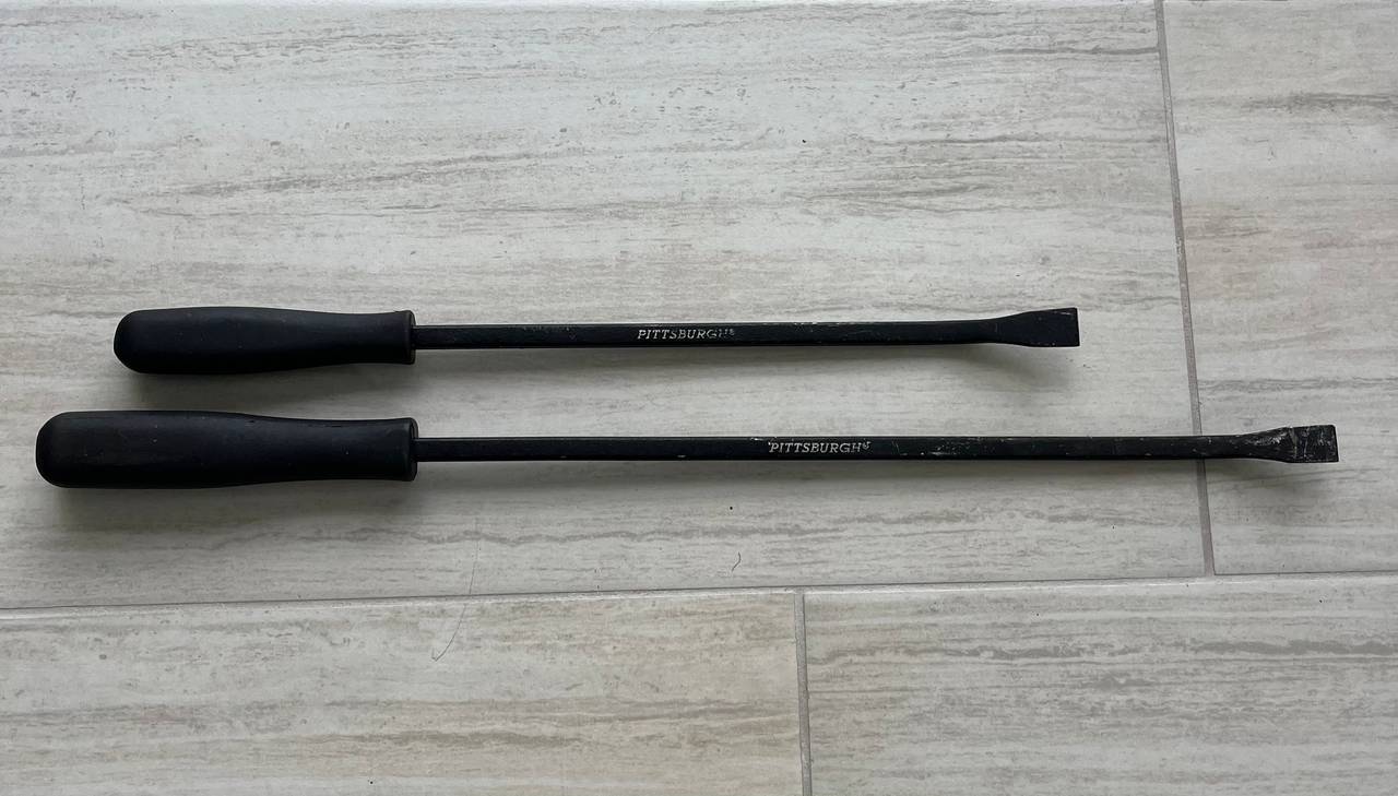 2 Pittsburgh Pry Bar Set 24” and 18”