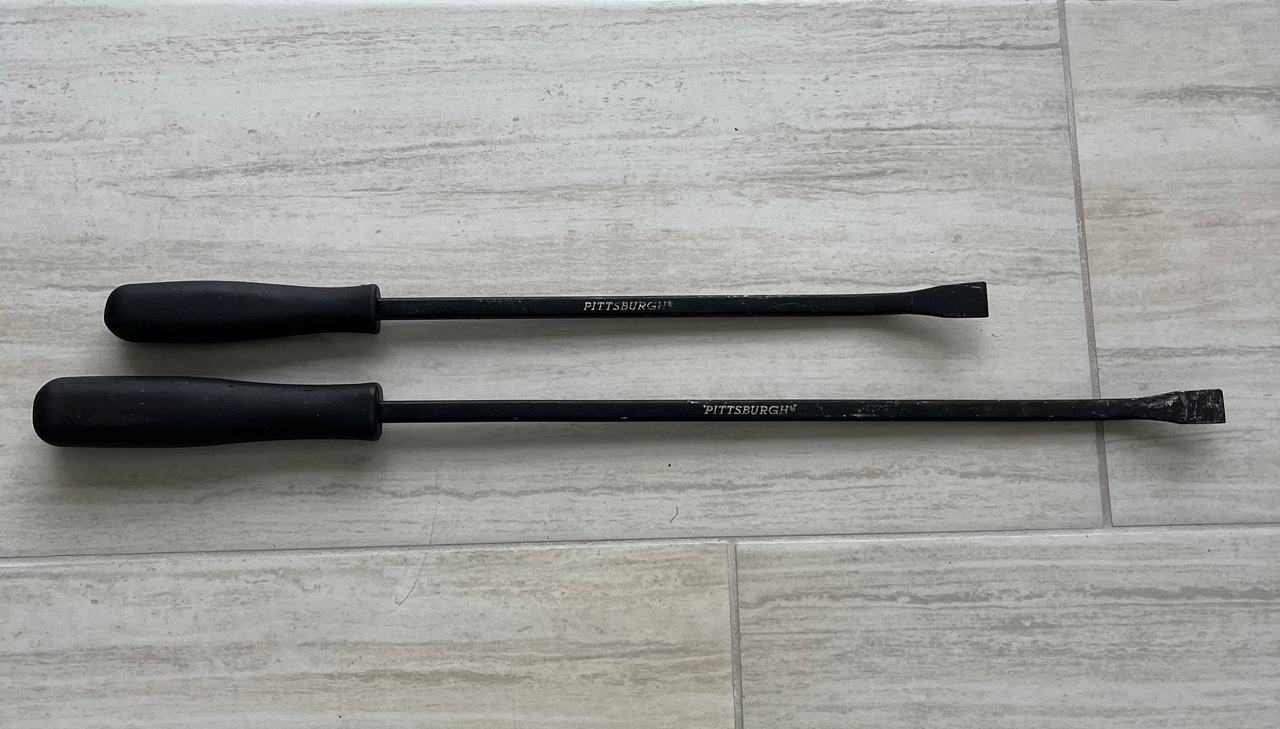 2 Pittsburgh Pry Bar Set 24” and 18”