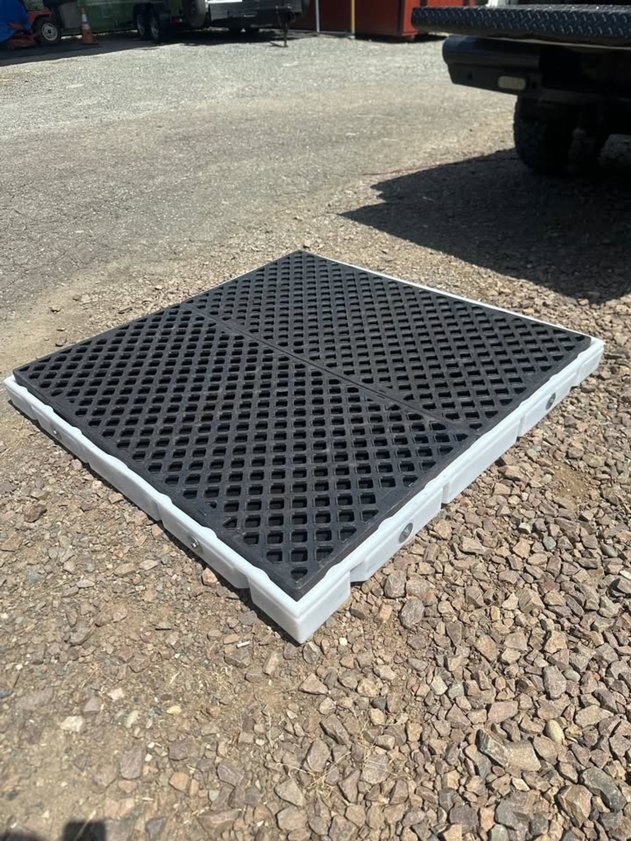 Low Profile Spill Containment Pallet