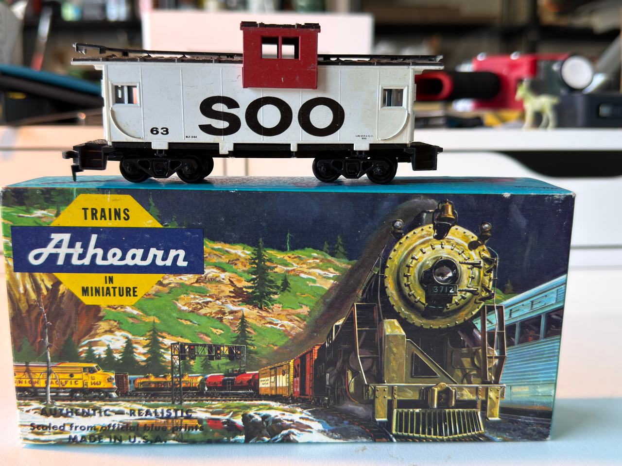 Athearn HO Scale Soo Line Wide Vision Caboose #63