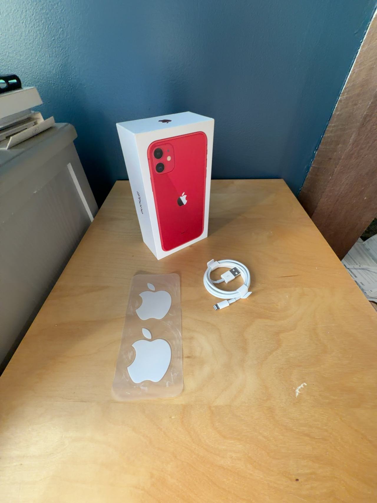 Apple iPhone 11 (PRODUCT)RED box only