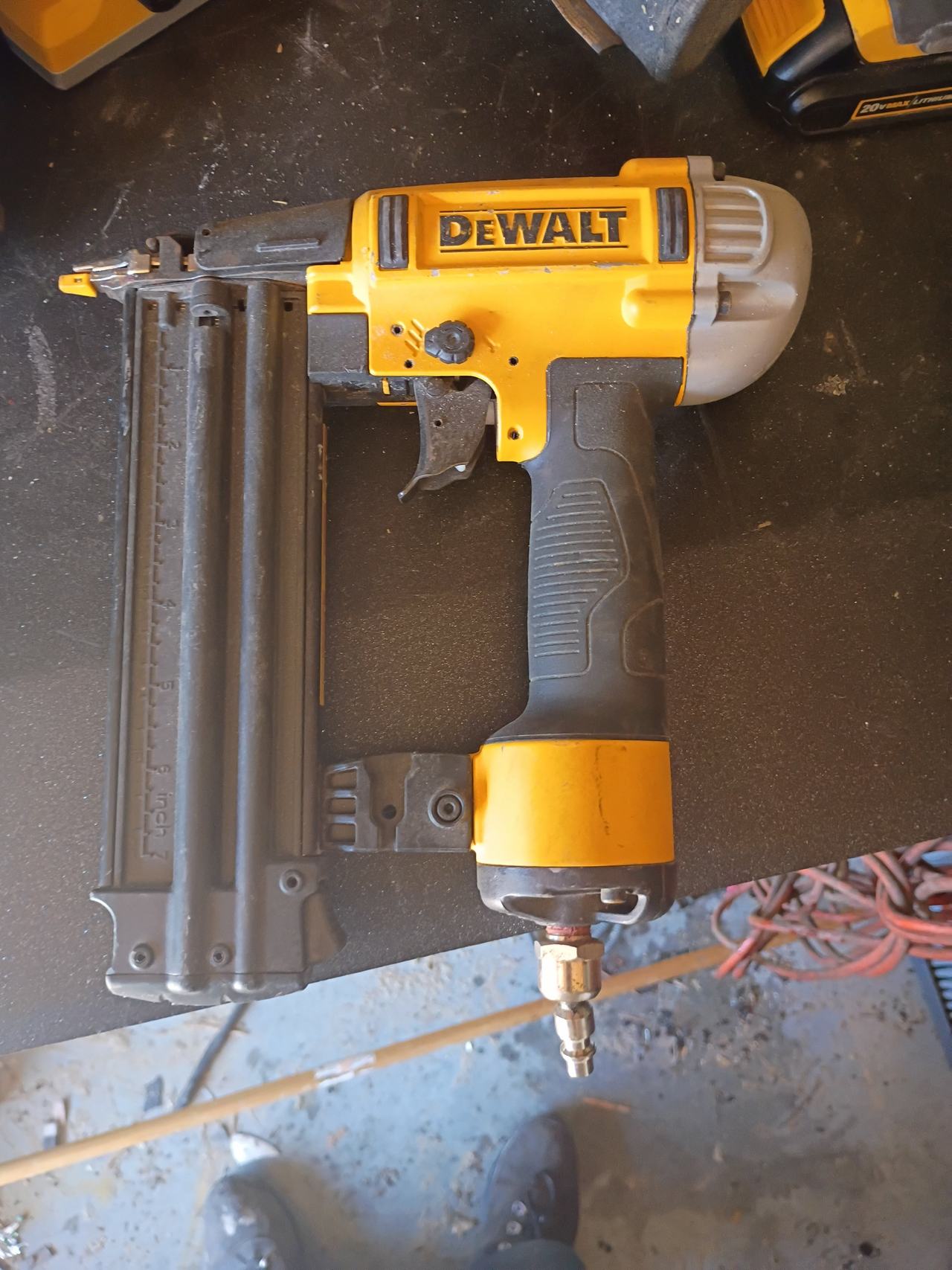 DeWalt 18 Gauge Brad Nailer
