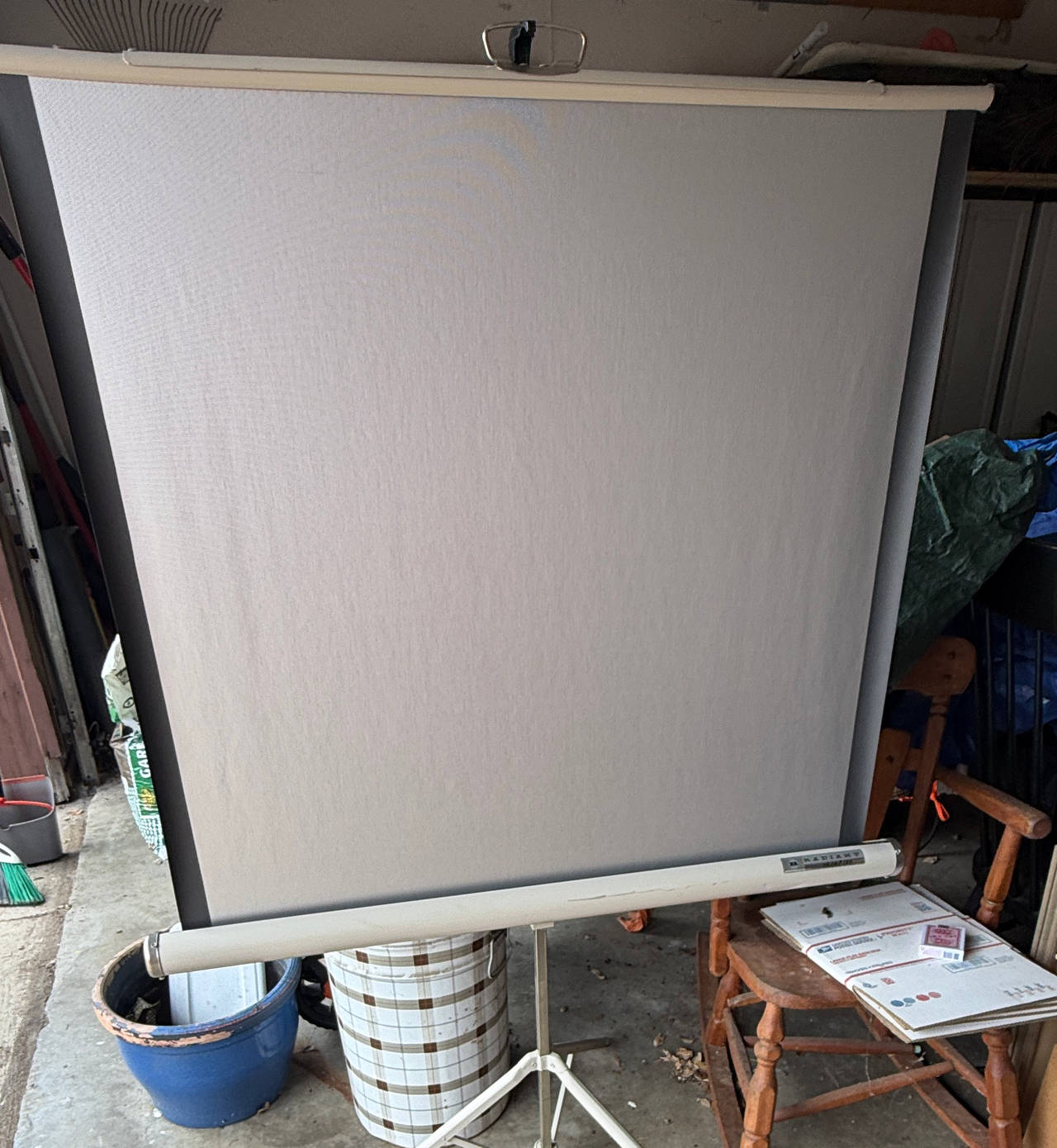 Radiant Tripod Projection Screen