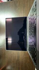 Apple MacBook Pro 13-inch 2020 i5 8GB 256GB Space Gray - Image 2