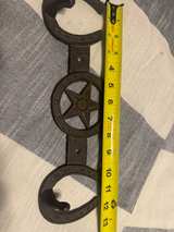 **MUST GO**
Rustic Cast Iron Star Horseshoe Wall Hook - Image 5