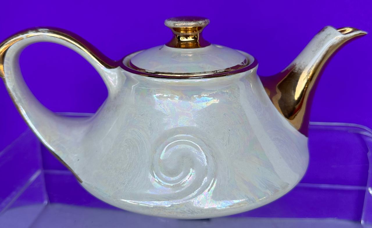 VINTAGE PEARL CHINA COMPANY TEAPOT
