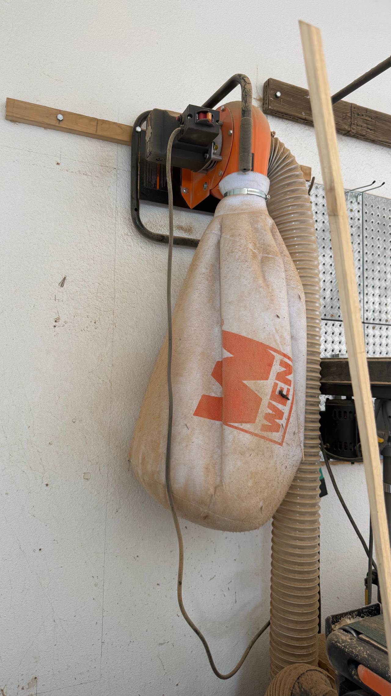 WEN 3401 Wall-Mounted Dust Collector