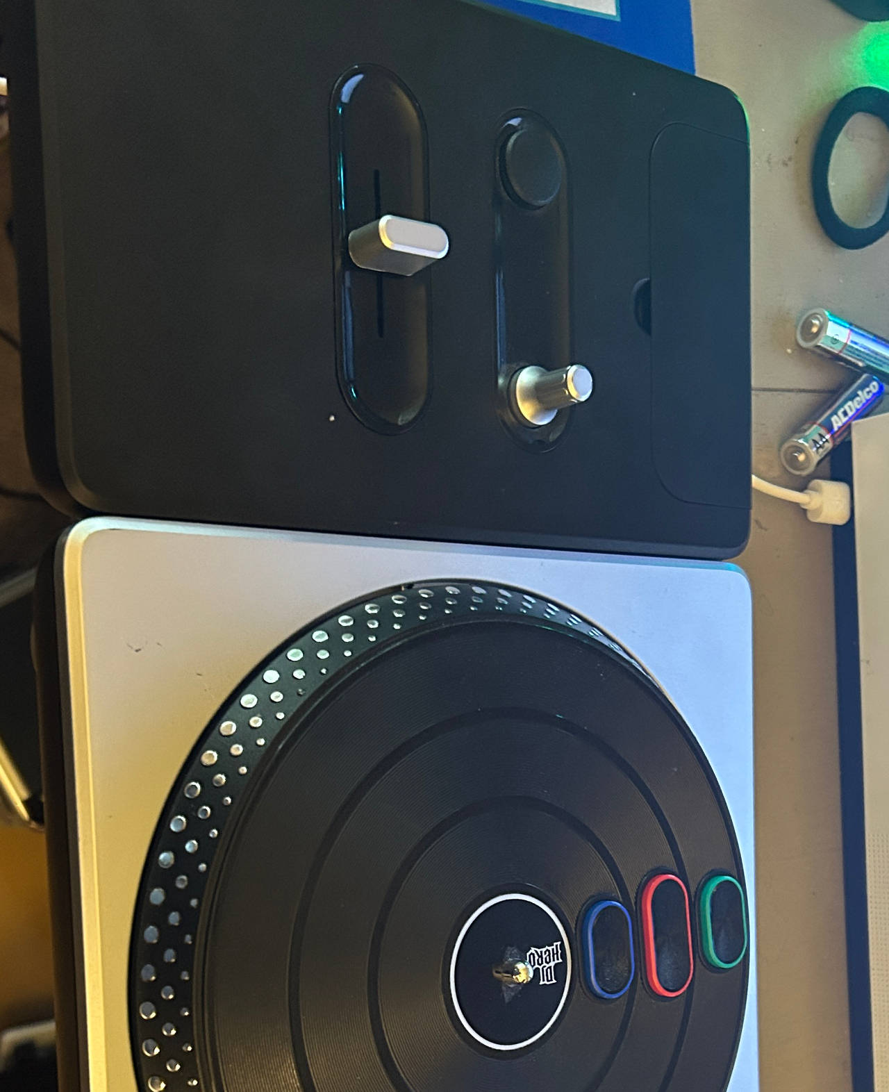 DJ Hero Turntable Controller for Xbox 360