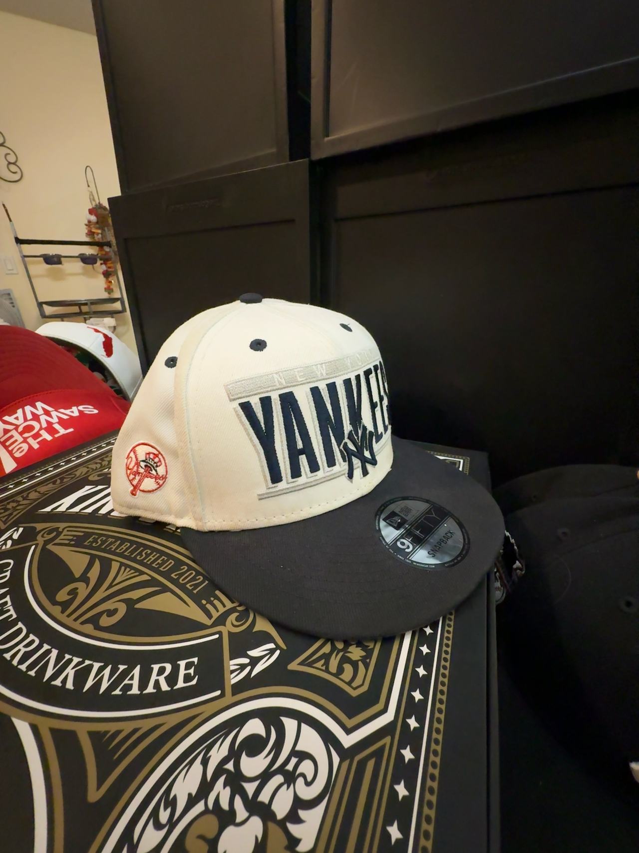 New Era New York Yankees Crest 9FIFTY Snapback Hat White/Navy