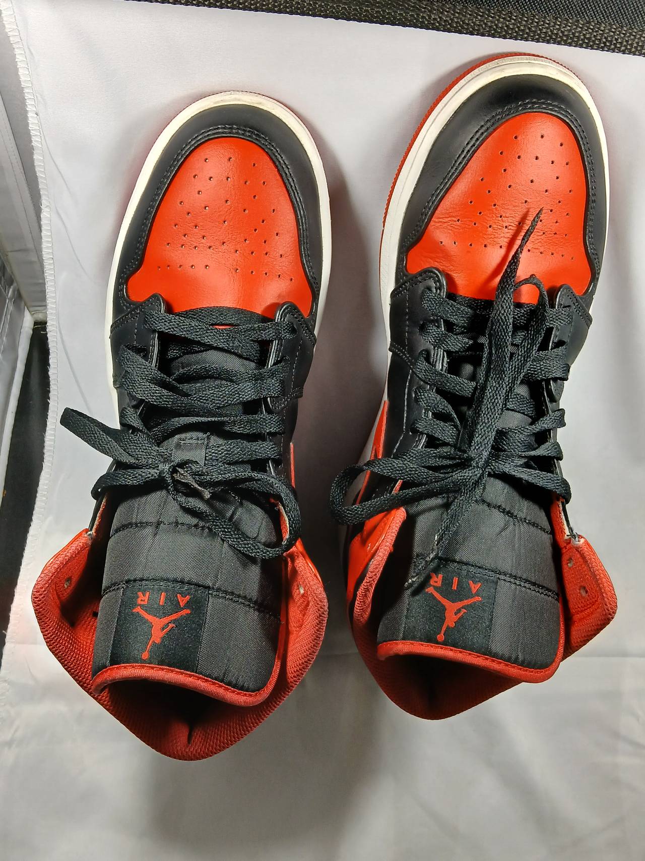 Air Jordan 1 Mid 'Gym Red'