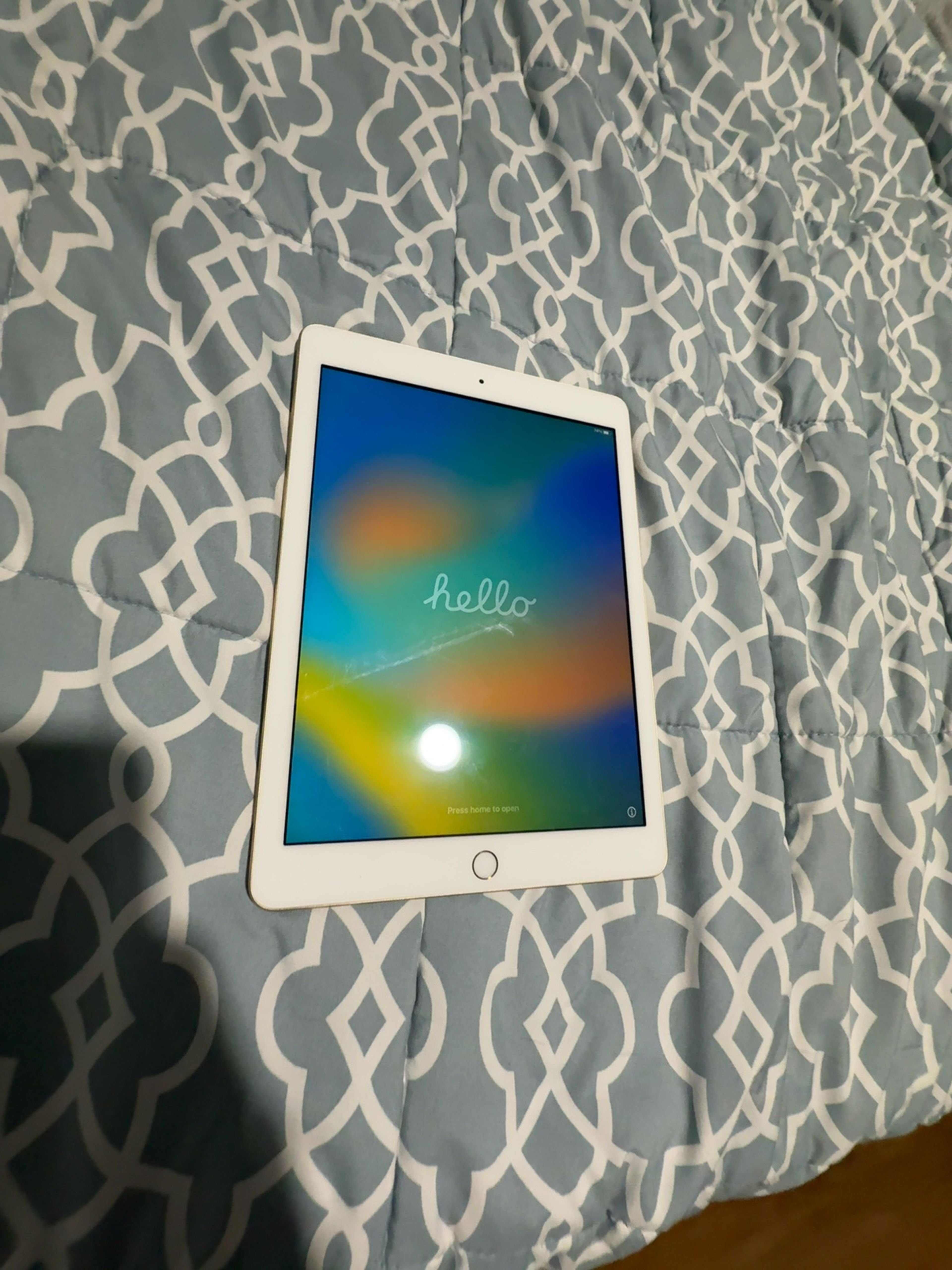 Apple iPad 5th Generation 9.7-inch Gold