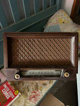 Zenith Tabletop Tube Radio - Image 1