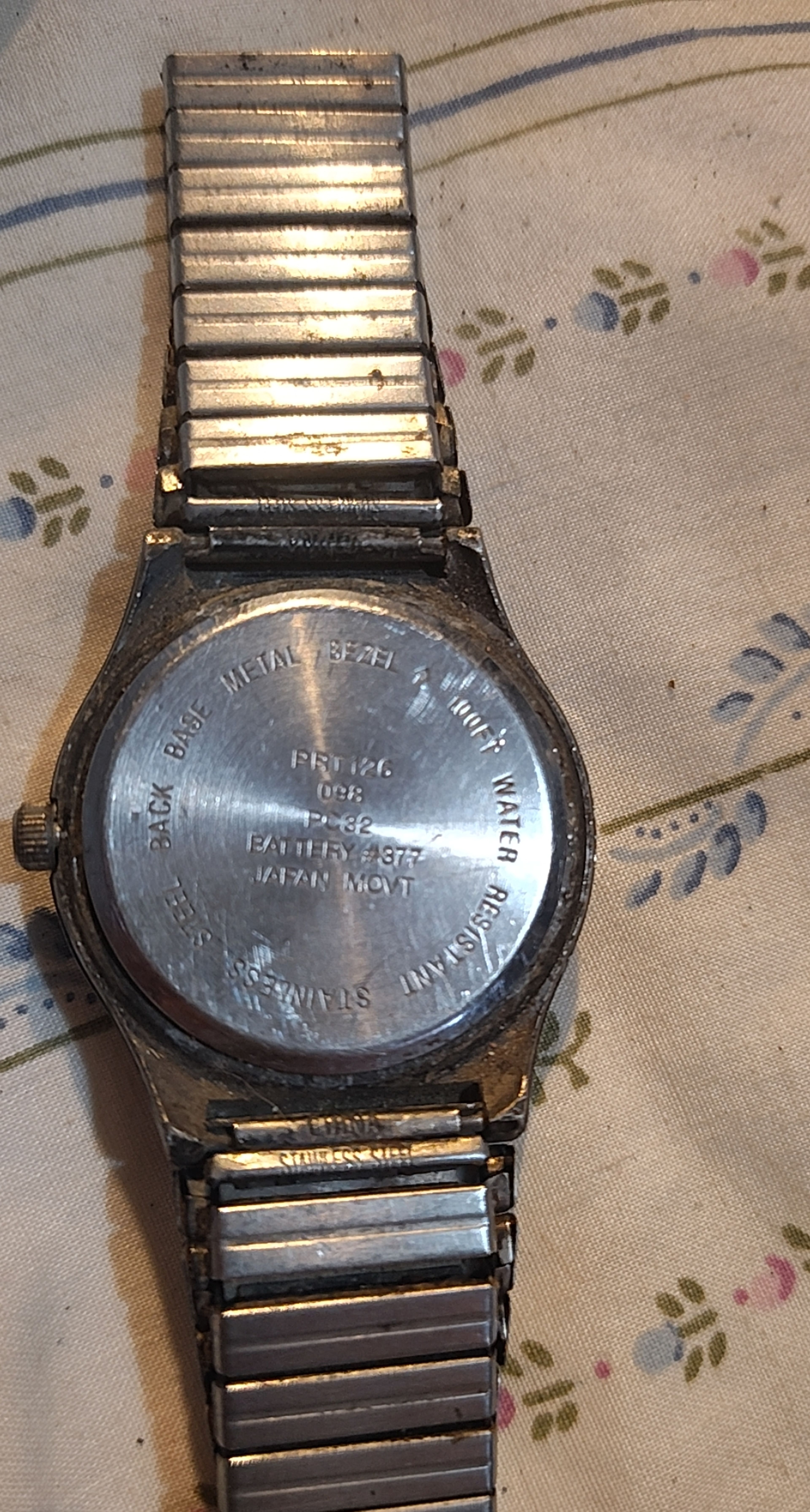 Silver Tone Quartz Watch with Black Dial - Image 4
