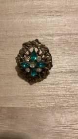 Vintage Gold-Tone Green Rhinestone Brooch - Image 2