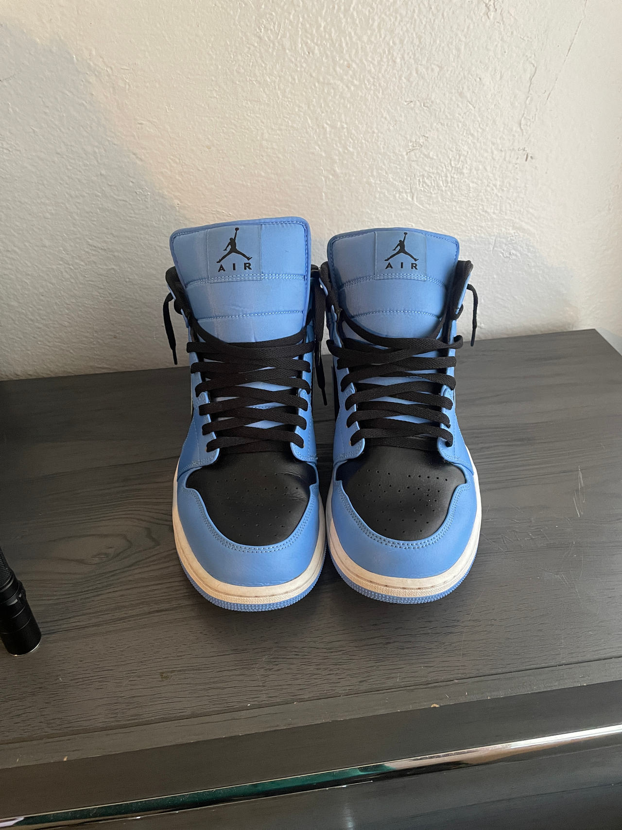 Air Jordan 1 Mid
University Blue Black
