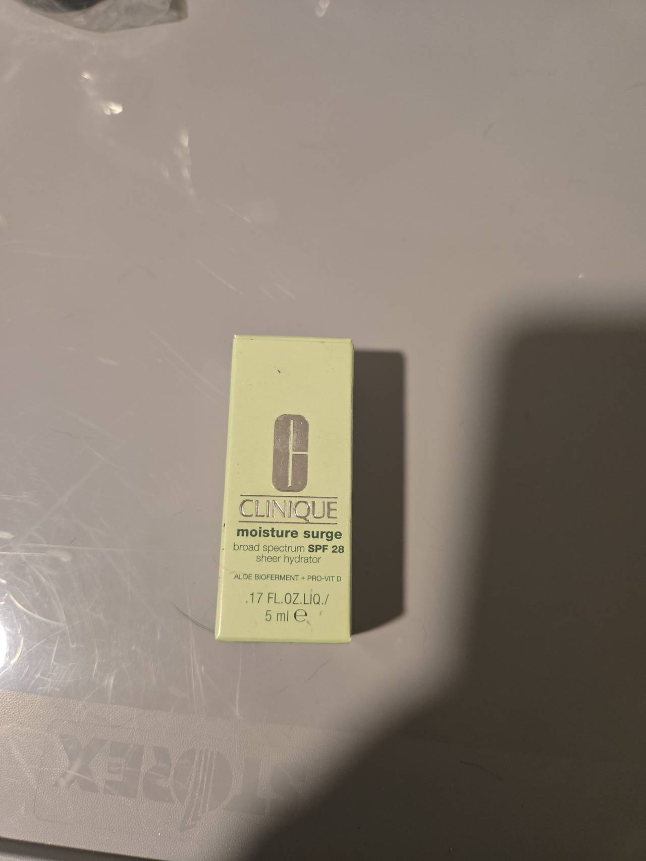 Clinique Moisture Surge Broad Spectrum SPF 28 Sheer Hydrator Mini