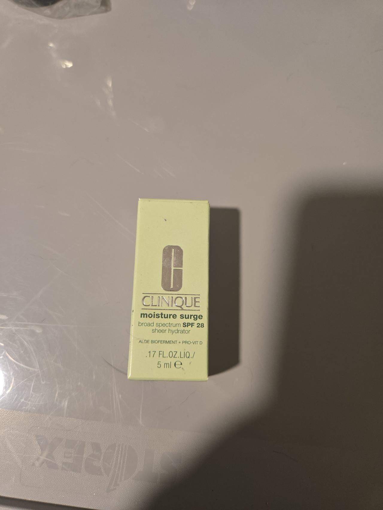 Clinique Moisture Surge Broad Spectrum SPF 28 Sheer Hydrator Mini