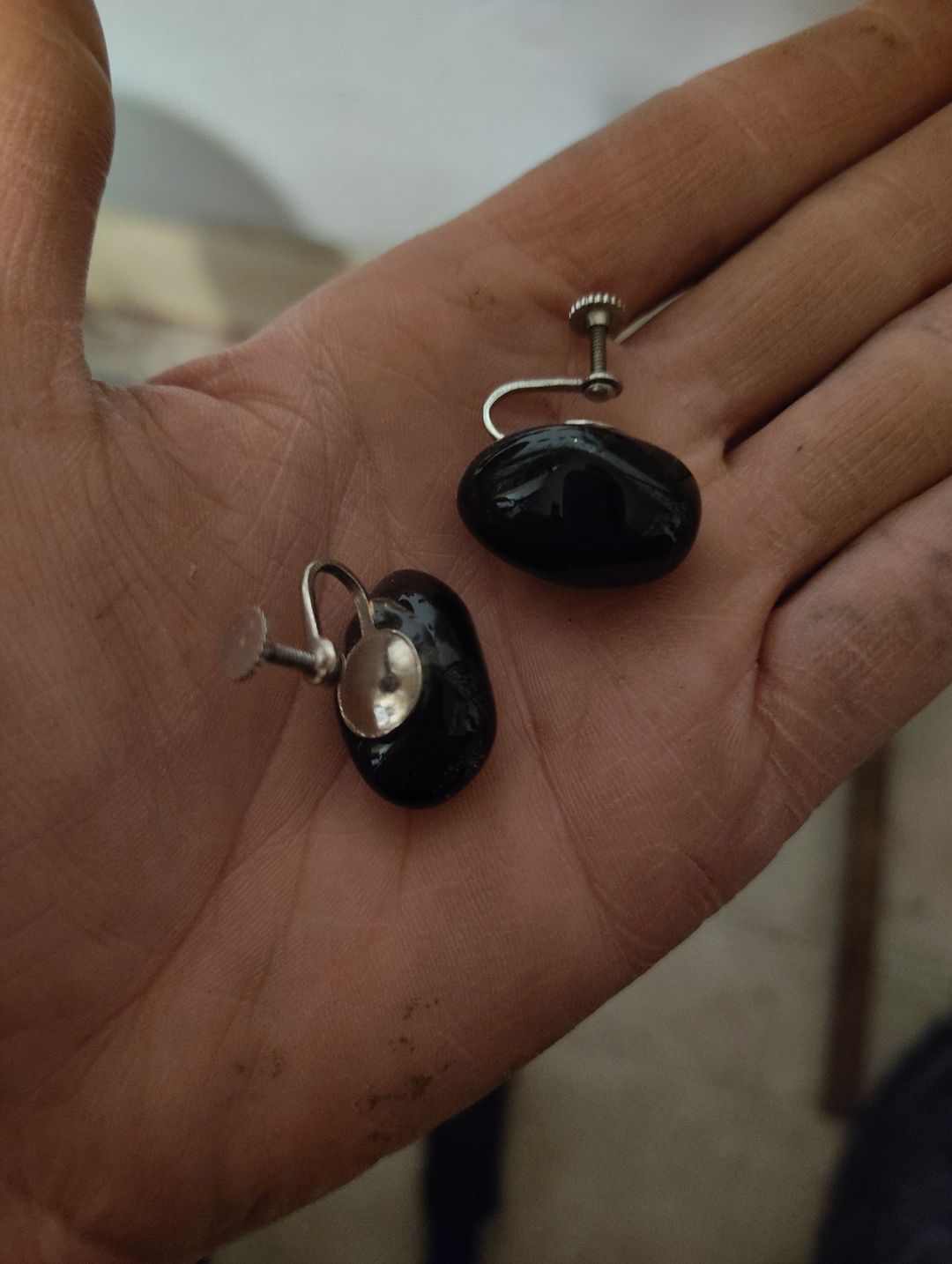 Vintage Black Onyx Screw Back Earrings