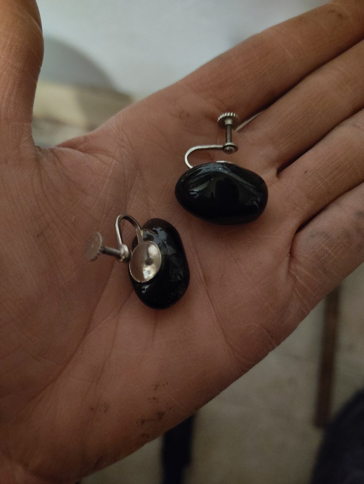 Vintage Black Onyx Screw Back Earrings