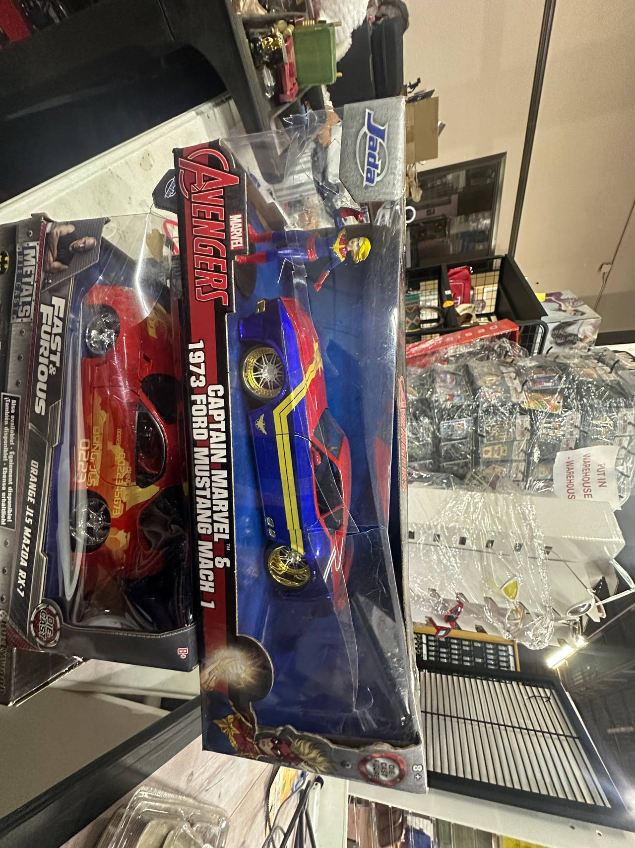 Jada Toys Marvel Avengers Captain Marvel & 1973 Ford Mustang Mach 1 1:24 Die-cast Car & Figure