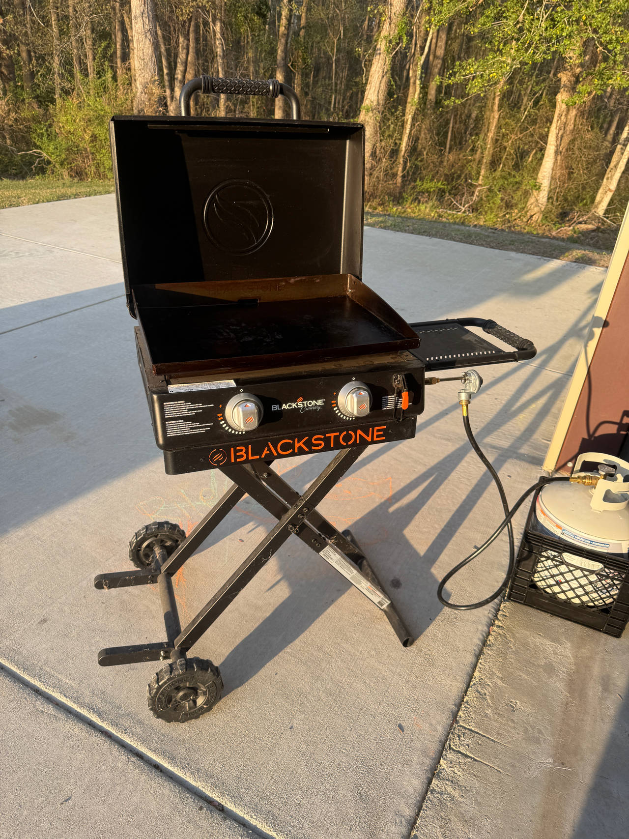Blackstone Adventure Ready 22" Griddle with Hood and Stand