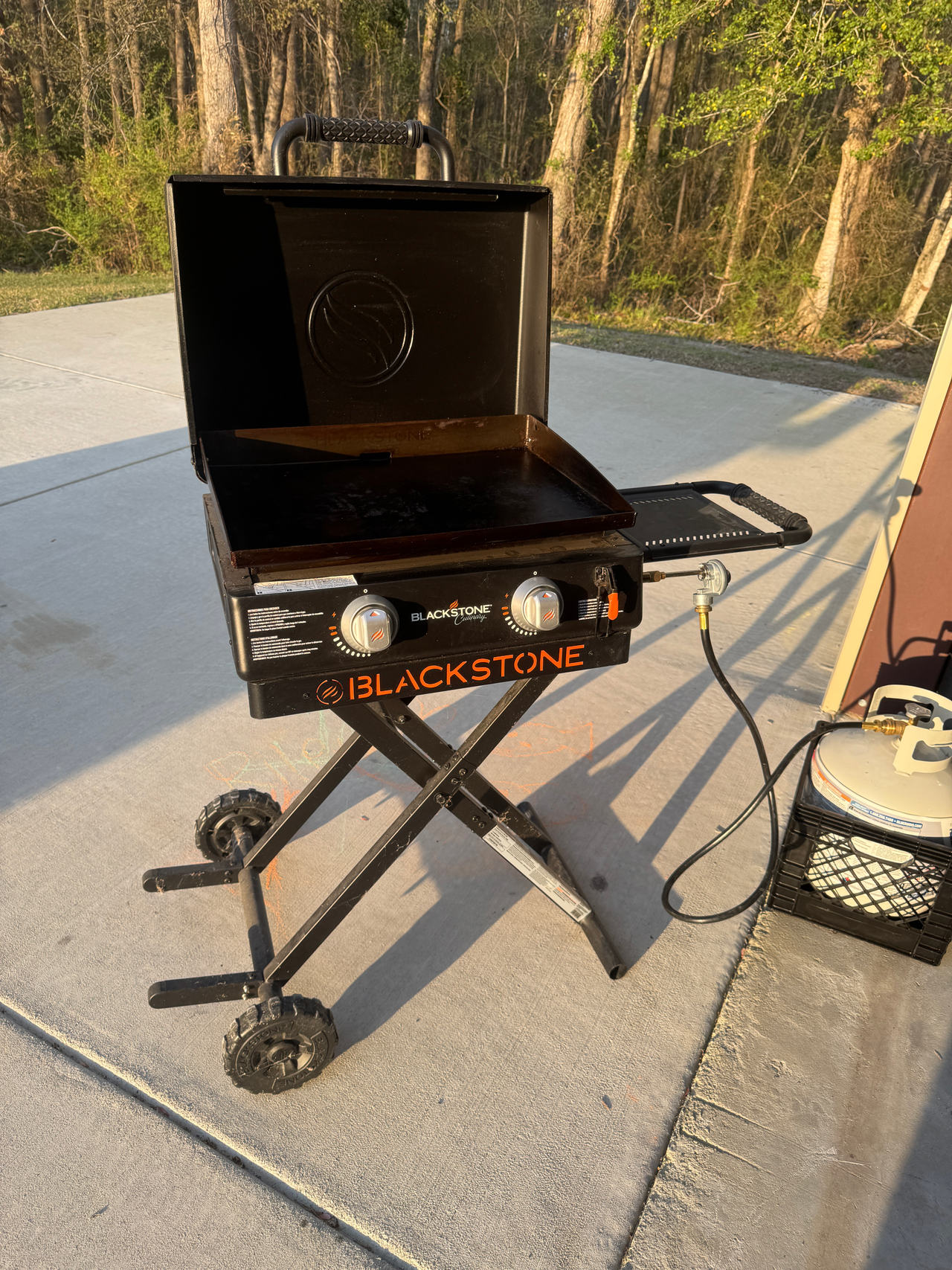 Blackstone Adventure Ready 22" Griddle with Hood and Stand