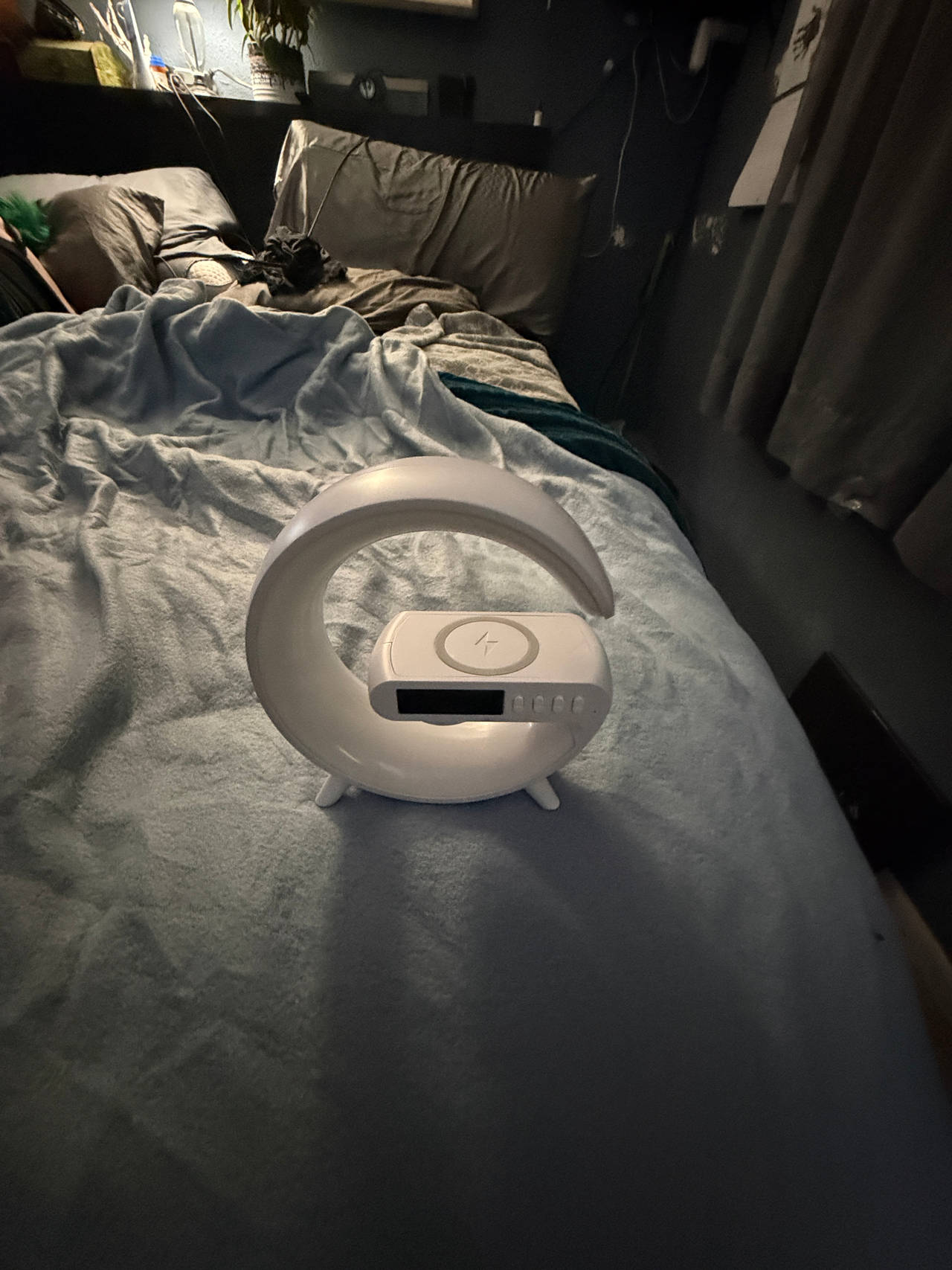 G-Shape Smart Light Sound Machine with Wireless Charger