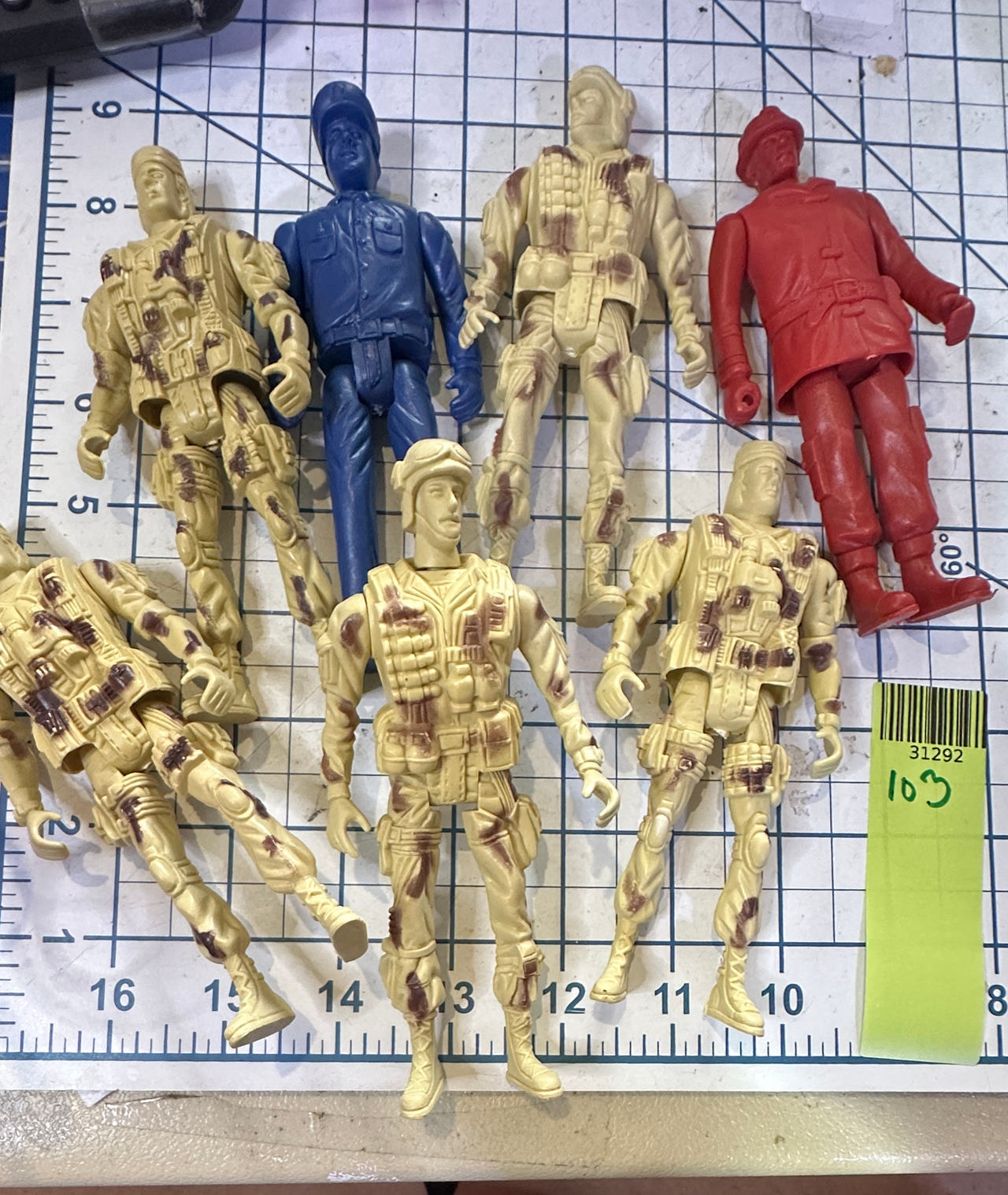 MILITARY HEROES vtg 60s action figure lot 7 pcs soldiers, police, fire fighter